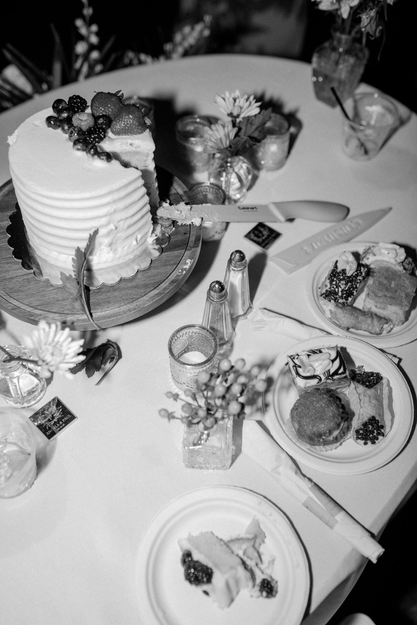 black and white wedding detail of a wedding cake
