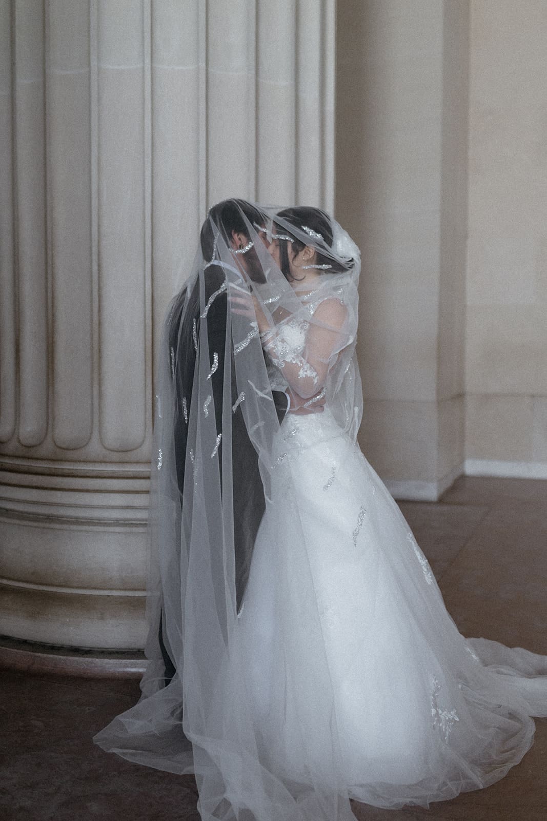 washington dc wedding photos couple kissing under veil at the lincoln memorial